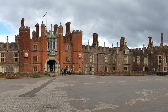 Hampton court